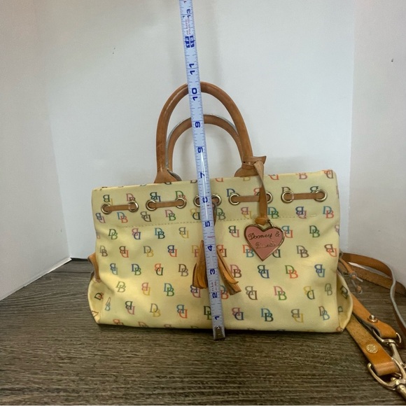 Dooney & Bourke Cream Satchel Bag pre-owned. Strap has stain. - Picture 13 of 16